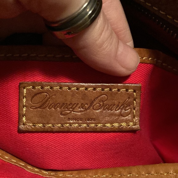 Dooney and Bourke handbag. It’s in great condition hardly ever used. - Picture 4 of 5